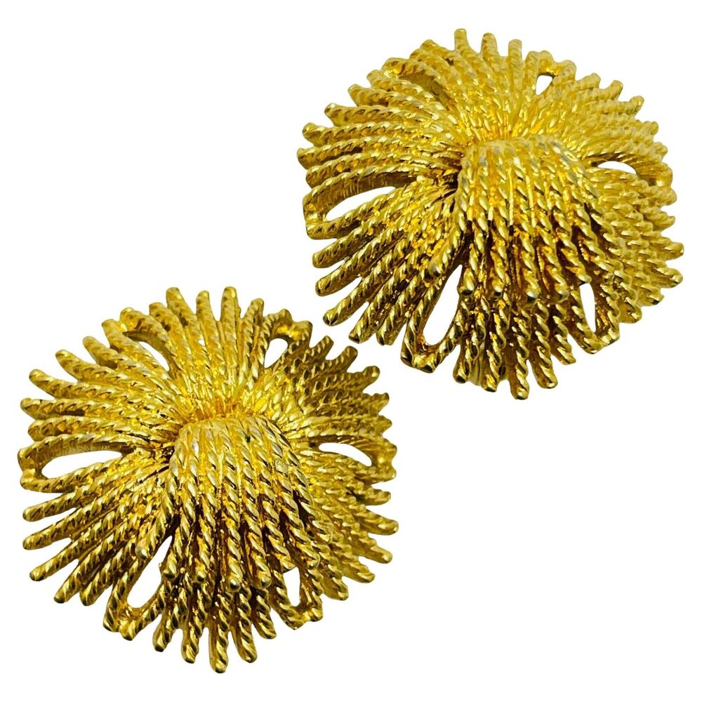 Vintage MONET signed gold designer clip on earrings - Picture 1 of 4
